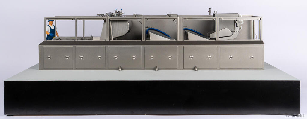 Straight-on front elevation of the cooking line model with open guard frames and blue hoses visible inside